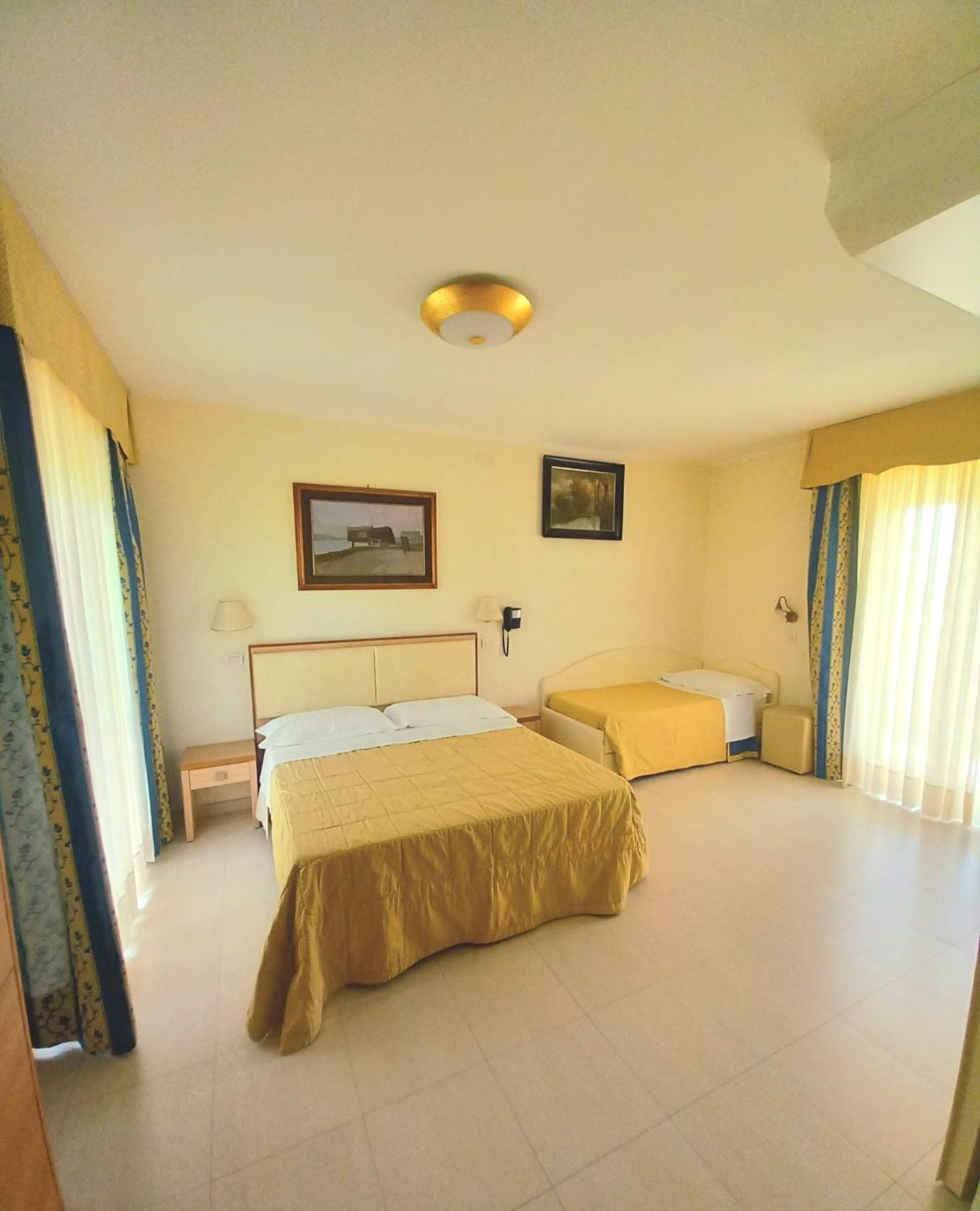 מילאנו מריטימה Hotel Ariella מראה חיצוני תמונה