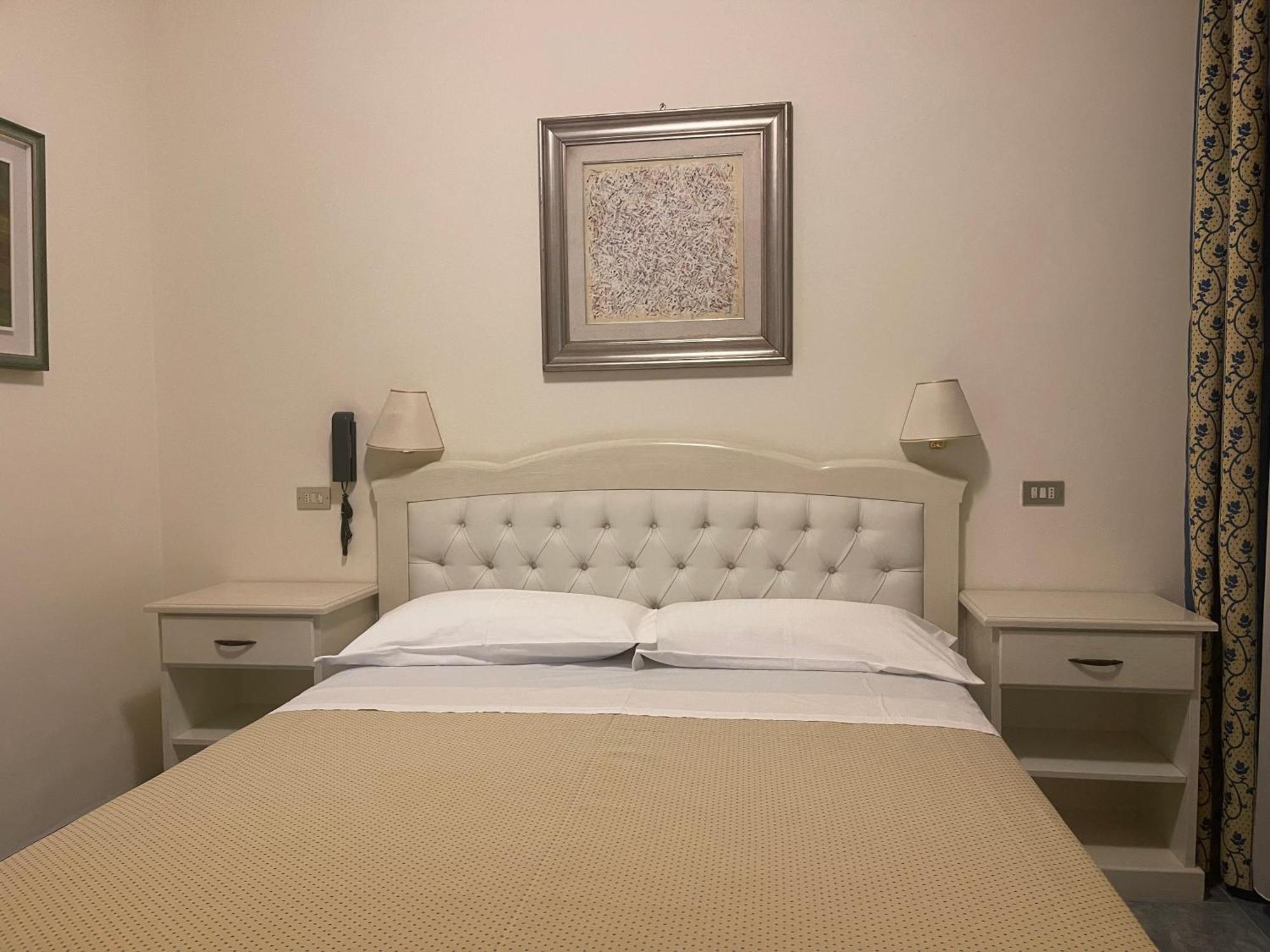 מילאנו מריטימה Hotel Ariella מראה חיצוני תמונה