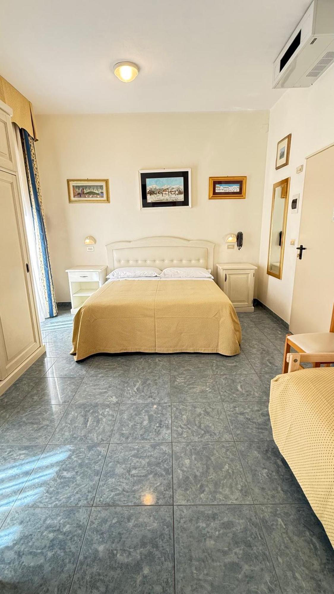 מילאנו מריטימה Hotel Ariella מראה חיצוני תמונה